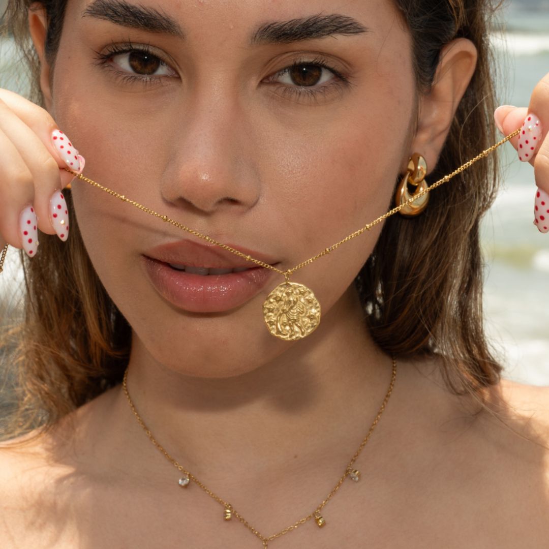 Joyas que No se Oxidan: Cómo Elegir Accesorios que Mantienen su Brillo