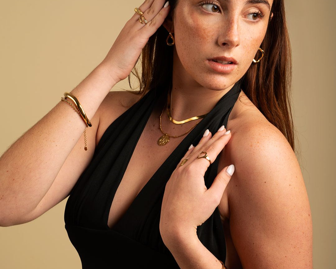 Joyas que no se ponen negras con el agua: la nueva revolución waterproof