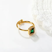 Anillo para mujer Stella con circones en talla 8. Joya waterproof brillante y elegante, resistente al agua, ideal como regalo femenino muy especial y elegante.