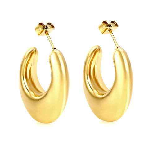 Aretes Chunky para mujer tipo gota con brillo intenso en dorado. Joyas waterproof que realzan cualquier look femenino, elegantes y resistentes al agua y elegante.