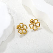 Aretes para mujer mariposa bold en dorado. Joyas waterproof llamativas y femeninas, resistentes al agua, ideales para looks de moda y tendencia y elegante.
