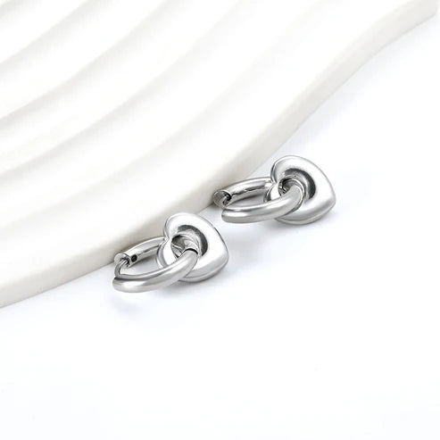 Hoops Chunky Heart Waterproof en acero 316L enchapado en oro 18k: no se oxida, no pierde el color. Waterproof e hipoalergénico. Envío a todo el Perú.