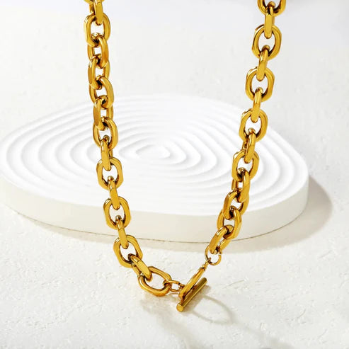 Collar para mujer con cadena eslabones y broche T. Joya waterproof romántica ideal para regalar, resistente al agua con acabado brillante muy duradero y elegante.