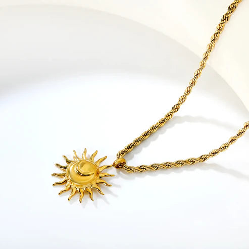 Collar para mujer con dije de perla dorado. Joya waterproof sofisticada, perfecta para looks elegantes y femeninos, resistente al agua sin manchas y elegante.