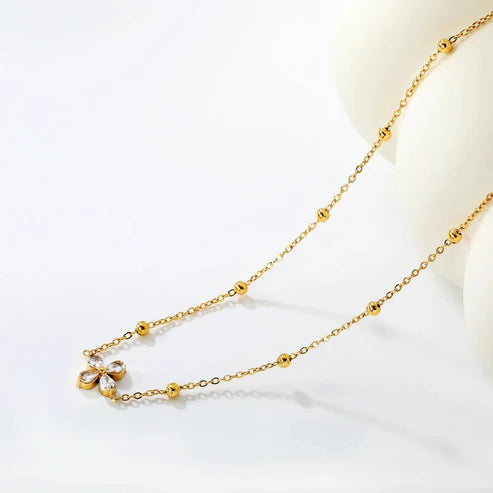 Collar para mujer con pétalos circones. Joya waterproof de diseño inspirador, resistente al agua y perfecta como regalo especial para mujer y elegante.