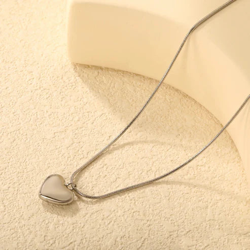 Collar Corazón elegante para toda mujer.Joya waterproof de lujo accesible, brillante y resistente al agua, ideal para toda ocasión y elegante.