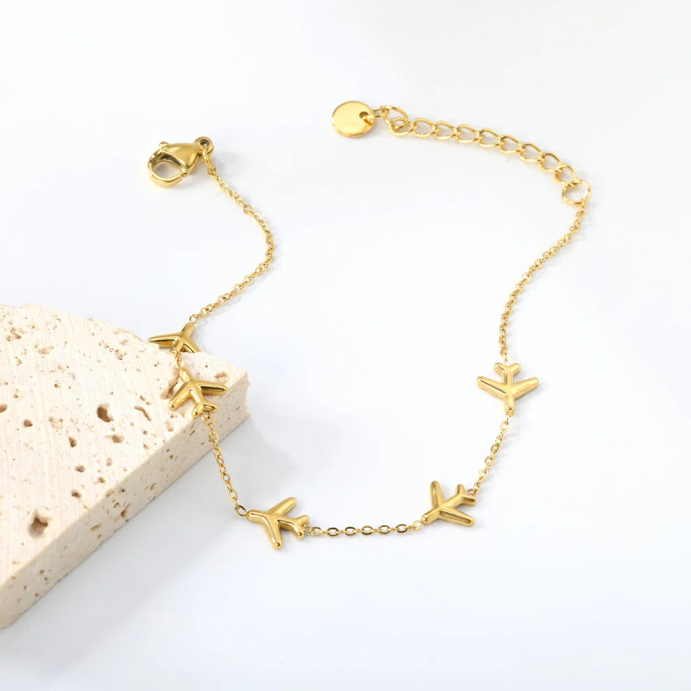 Pulsera para mujer estilo minimalista con dijes de aviones. Joya waterproof con acabado duradero, perfecta como regalo femenino especial y único Gran calidad.