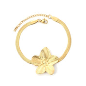 Pulsera Camelia Snake para mujer delgada y elegante en tono dorado. Joya waterproof minimalista ideal para el día a día, resistente al agua y muy duradera y elegante.