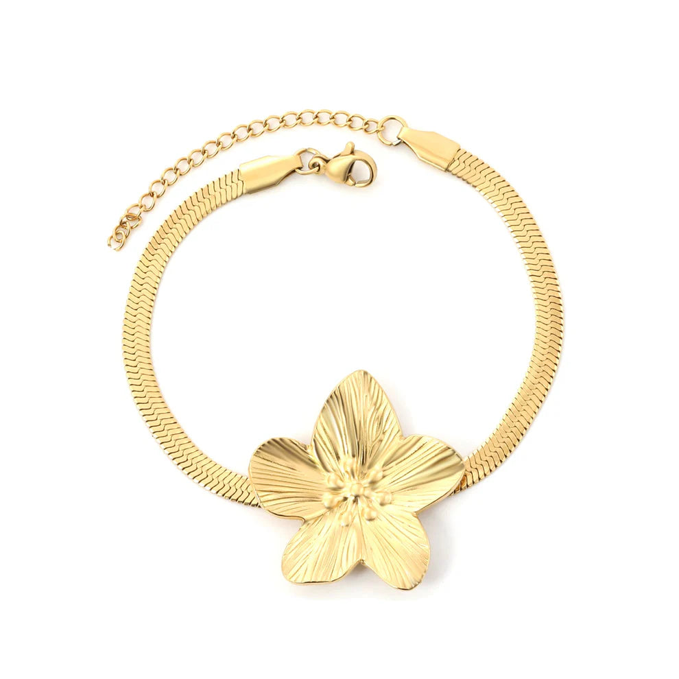 Pulsera Camelia Snake para mujer delgada y elegante en tono dorado. Joya waterproof minimalista ideal para el día a día, resistente al agua y muy duradera y elegante.