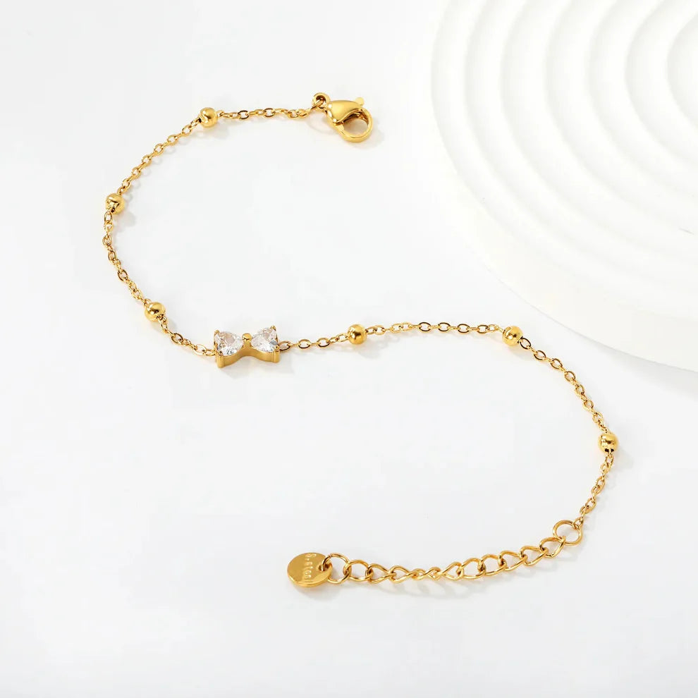 Pulsera Moño Circón para mujer tipo hilo fino en dorado. Joya waterproof delicada y femenina, perfecta para usar sola o combinar con otras joyas waterproof y elegante.