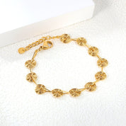 Pulsera Espirales Waterproof: elegancia y arte en acero inoxidable y oro 18K. Resistente al agua, diseño único en eslabones espiral. ¡Descúbrela!