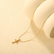 Collar Cruz Grace Waterproof: Acero 316L Oro 18k | Azzia