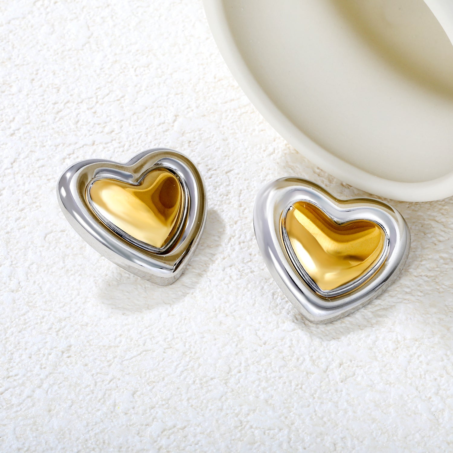Aretes Corazón Bicolor Waterproof en Azzia joyería