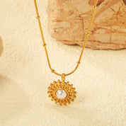 Pieza delicada y elegante, con colores dorados definidos - AZZIA JOYERIA 