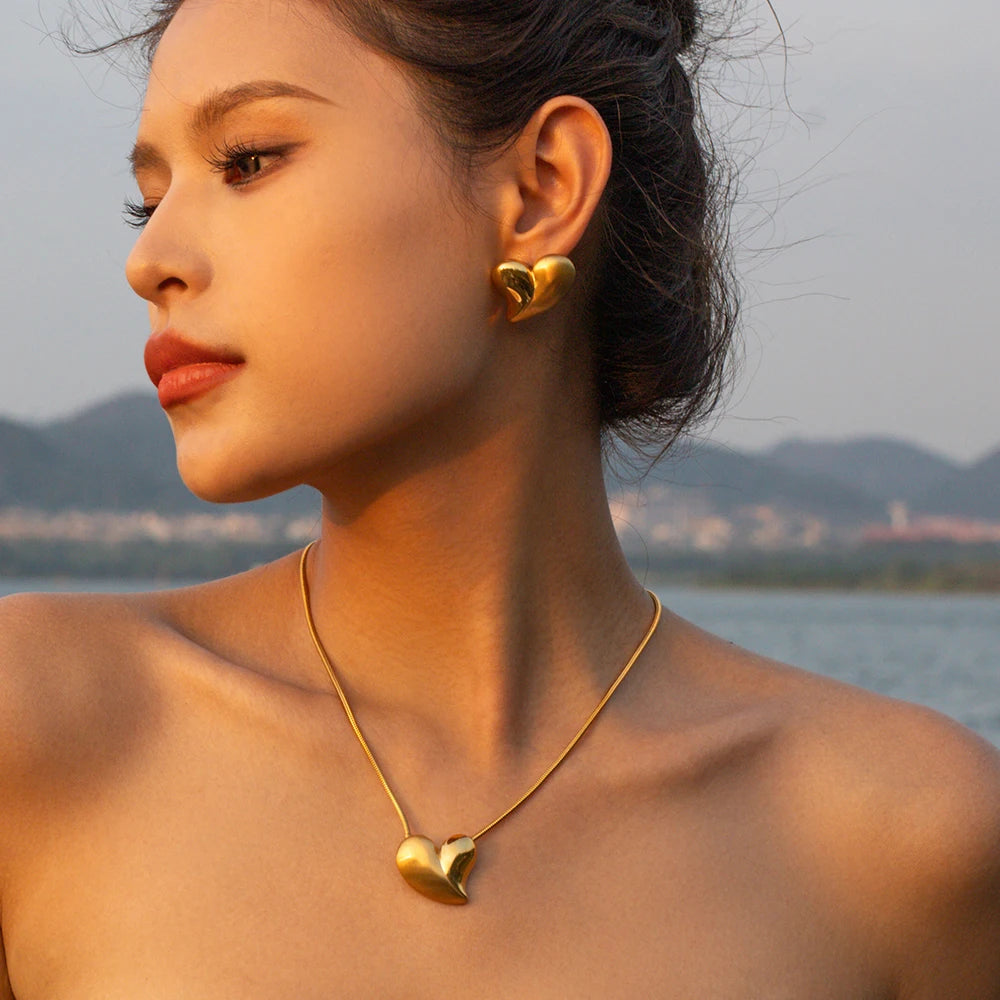 AZZIA-Set_de_collar_y_aretes_corazon_grande_chunky_waterproof-2.webp