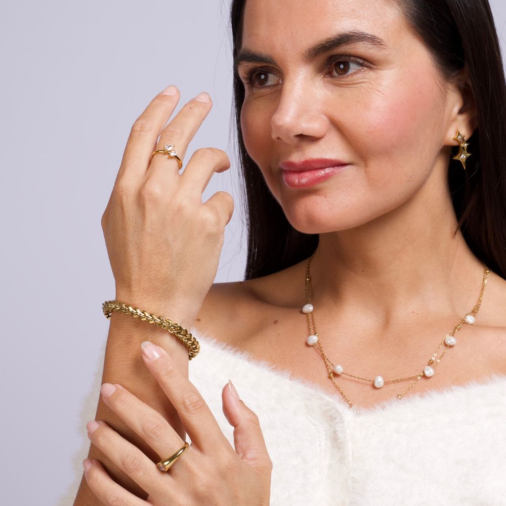 Anillo waterproof con doble circón brillante. Acero 316L enchapado en oro 18k: no se oxida ni mancha. Elegante, sofisticado y para todos los días. Envío a todo el Perú 💎