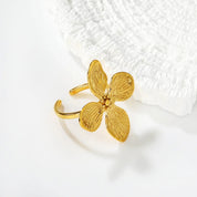 Anillo flor para mujer con cuatro pétalos que aportan elegancia. Joya waterproof con diseño eterno y elegante, resistente al agua, perfecta para uso diario y elegante.