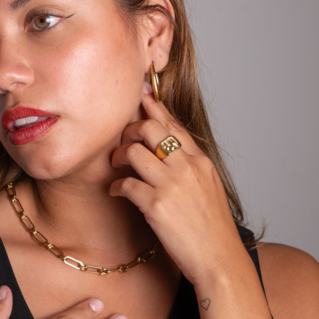 Anillo Gold Chuncky Waterproof en Azzia joyería