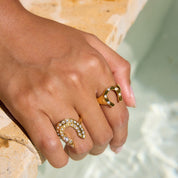 Anillo Herradura Deluxe: Elegancia moderna y sofisticada. Joya impermeable con brillo celestial para la mujer actual. ¡Descúbrelo!