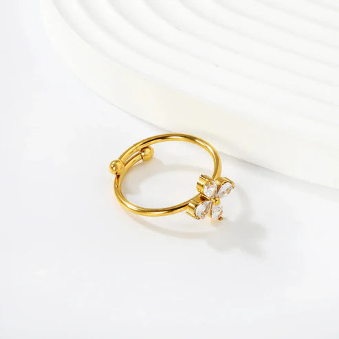 Anillo para mujer minimalista slim en talla 7. Joya waterproof discreta, resistente al agua, perfecta para apilar o usar en solitario como joya diaria.
