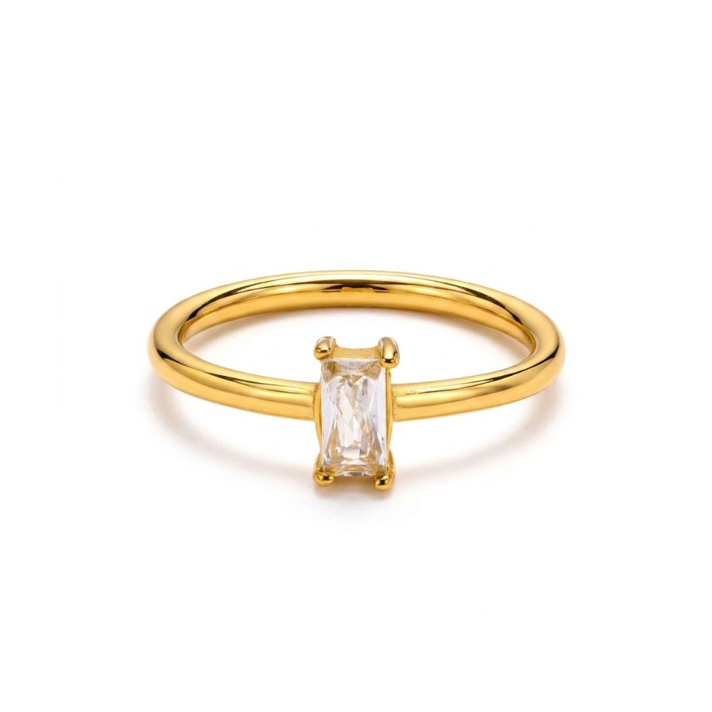 Anillo waterproof con piedra brillante central. Acero 316L enchapado en oro 18k: no se oxida ni mancha. Delicado, femenino y atemporal. Envío a todo el Perú