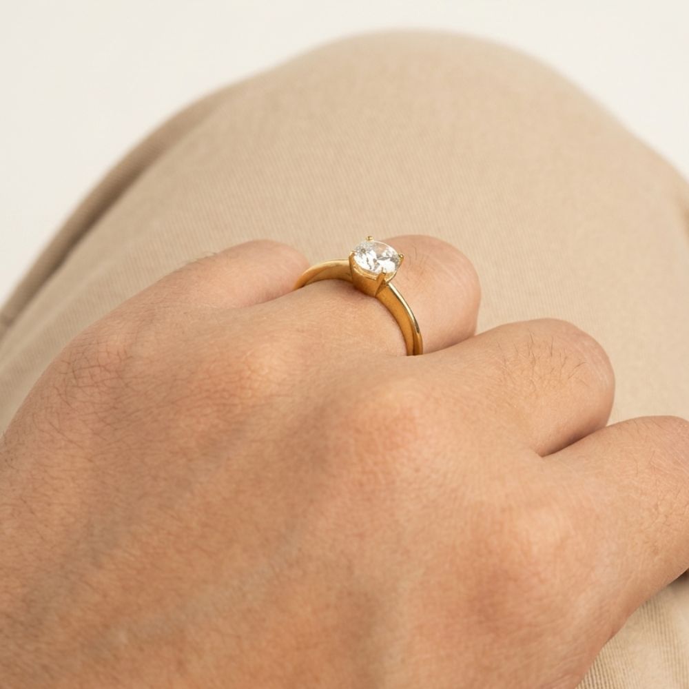Anillo Promesa Doménica: joya waterproof celestial para mujeres. Combina elegancia y estilo boho chic. Resistente al agua y siempre impecable.