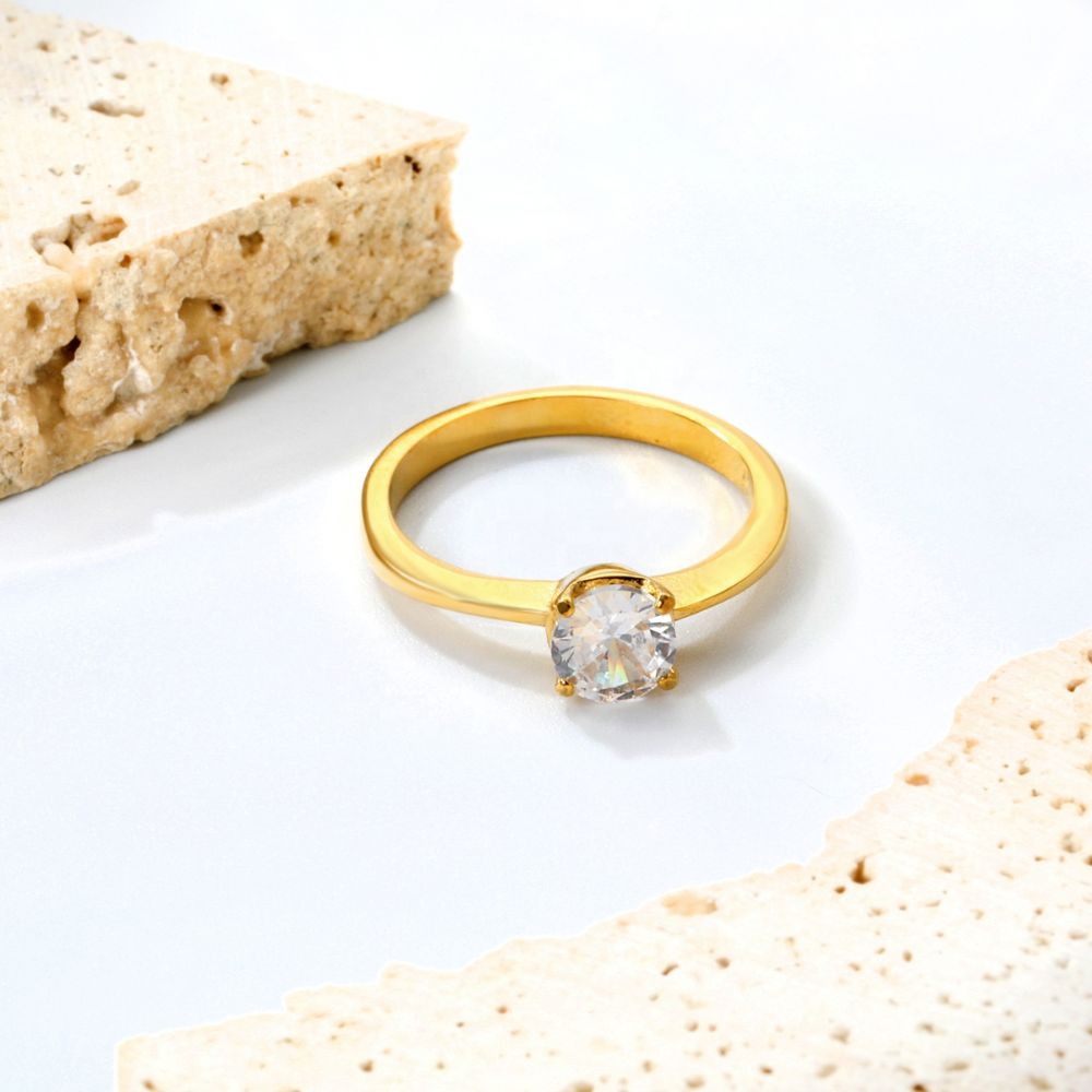 Anillo Promesa Doménica: joya waterproof celestial para mujeres. Combina elegancia y estilo boho chic. Resistente al agua y siempre impecable.