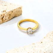 Anillo Promesa Doménica: joya waterproof celestial para mujeres. Combina elegancia y estilo boho chic. Resistente al agua y siempre impecable.