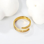 Anillo Tracy Waterproof en acero 316L enchapado en oro 18k: no se oxida, no pierde el color. Waterproof e hipoalergénico. Envío a todo el Perú. ✨