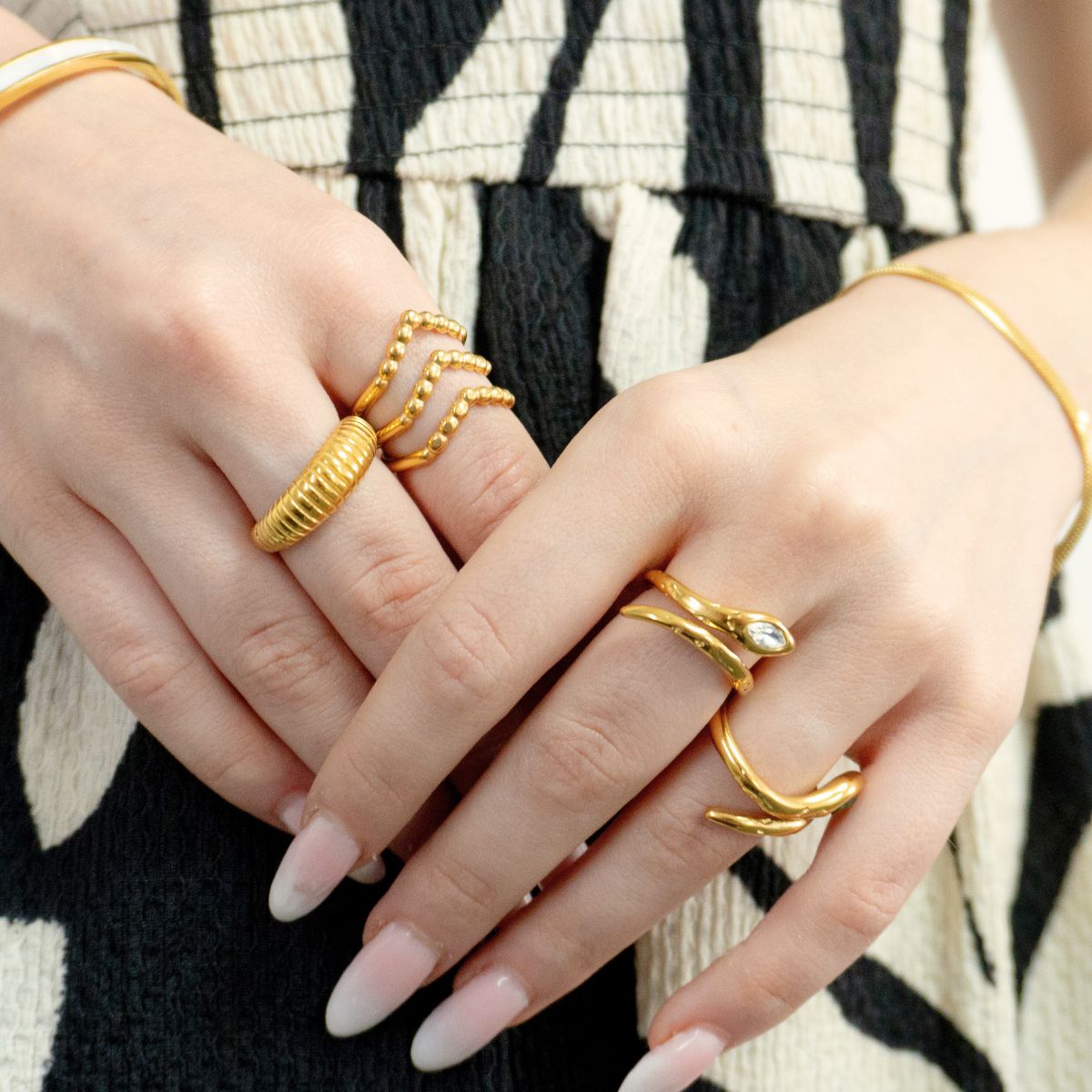 Anillo Maia Chunky Waterproof - Joya en acero inoxidable enchapado en oro 18k - D'Merys