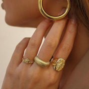 Anillo Maia Chunky Waterproof - Joya en acero inoxidable enchapado en oro 18k - D'Merys