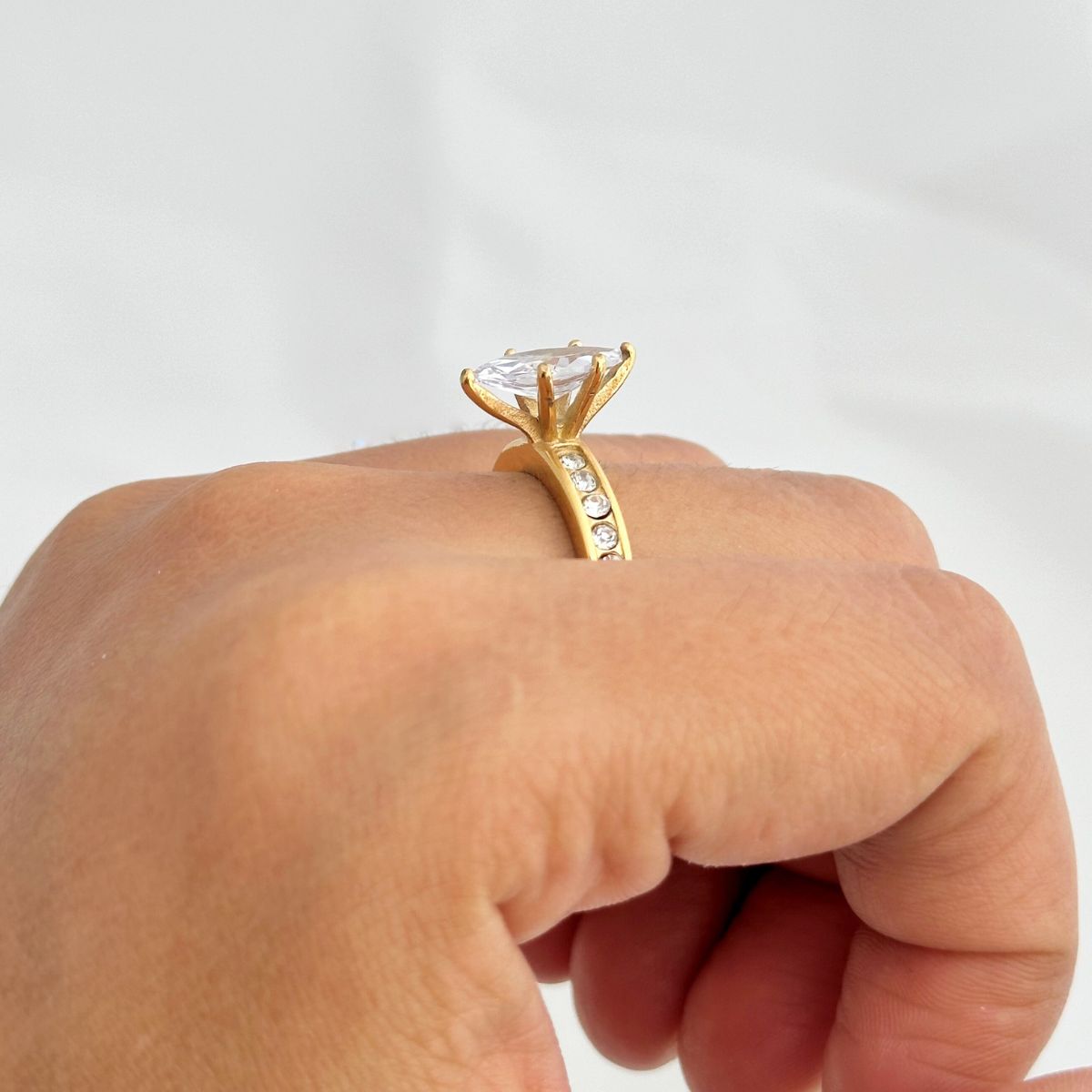 Anillo Promesa Princess Waterproof - Joya en acero inoxidable enchapado en oro 18k - D'Merys