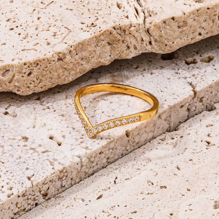 Anillo V Circones Waterproof - Joya en acero inoxidable enchapado en oro 18k - D'Merys