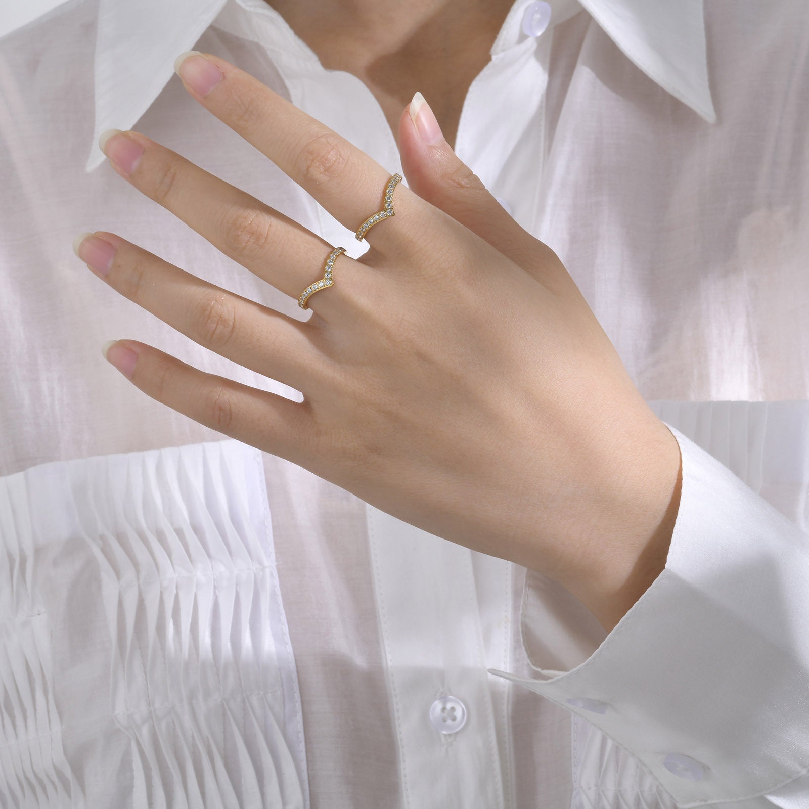 Anillo V Circones Waterproof - Joya en acero inoxidable enchapado en oro 18k - D'Merys