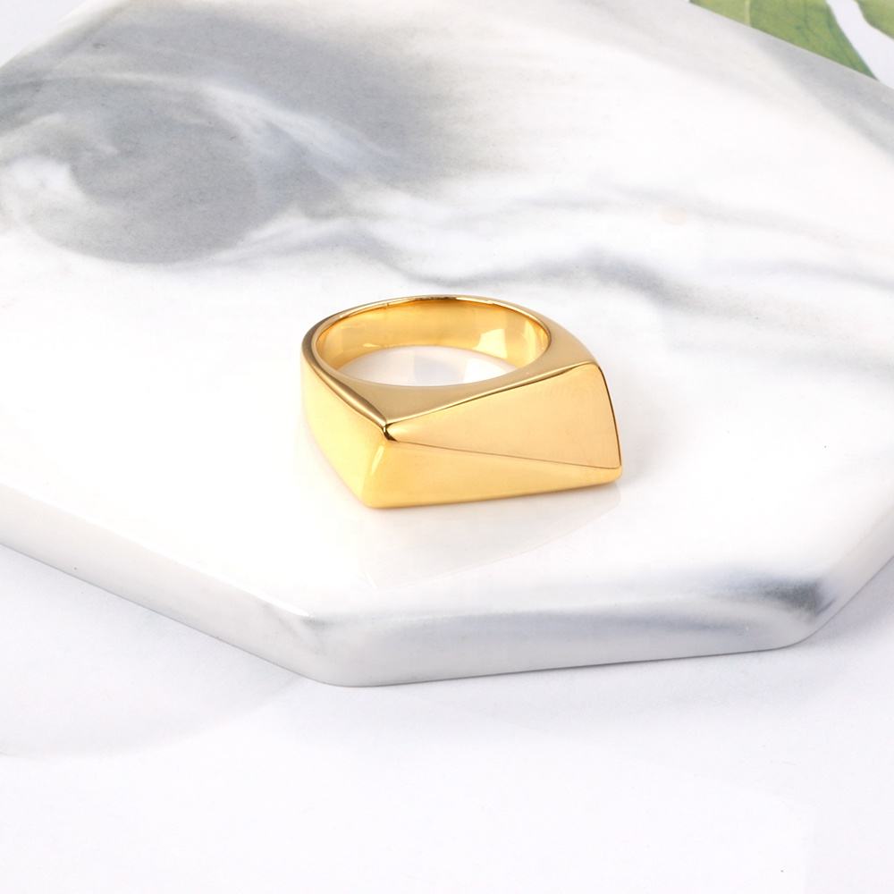 Anillo Wanda Chunky Waterproof - Joya en acero inoxidable enchapado en oro 18k - D'Merys