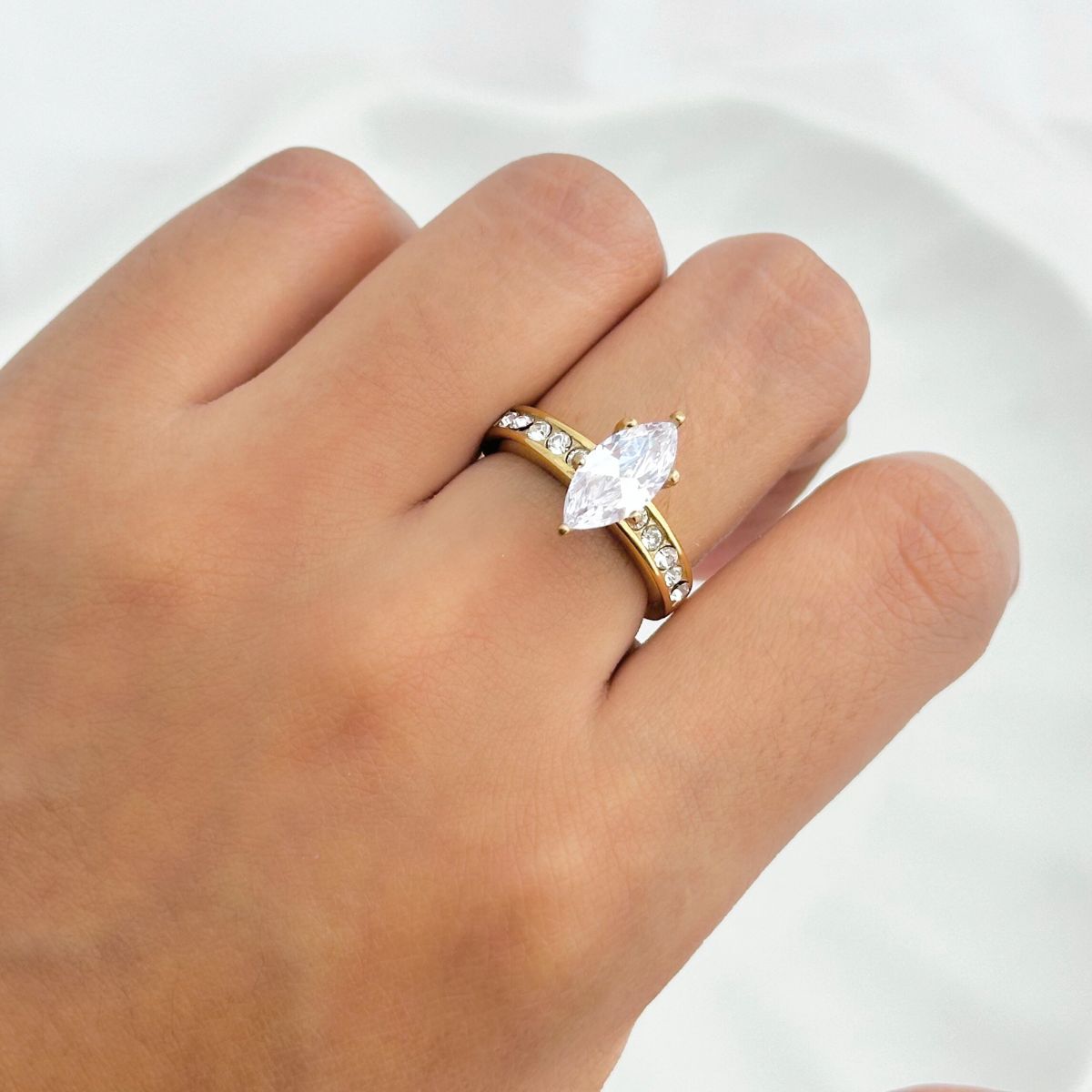 Anillo Promesa Princess Waterproof - Joya en acero inoxidable enchapado en oro 18k - D'Merys