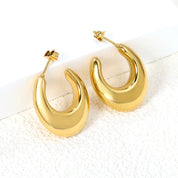 Aretes Chunky para mujer tipo gota con brillo intenso en dorado. Joyas waterproof que realzan cualquier look femenino, elegantes y resistentes al agua y elegante.