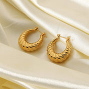 Aretes Carola Waterproof - Joya en acero inoxidable enchapado en oro 18k - D'Merys