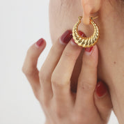 Aretes Carola Waterproof - Joya en acero inoxidable enchapado en oro 18k - D'Merys