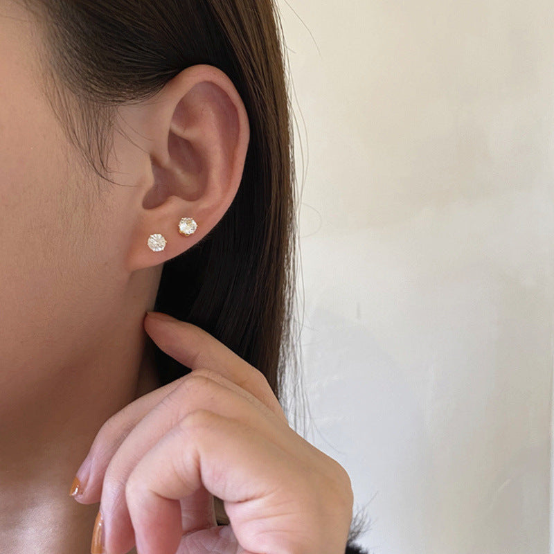 Aretes Clásico Circón Waterproof - Joya en acero inoxidable enchapado en oro 18k - D'Merys