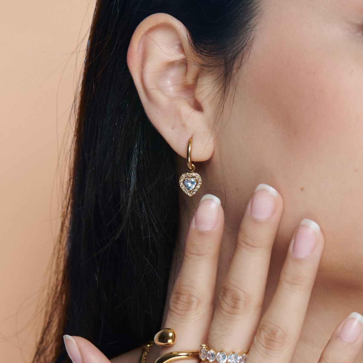 Aretes Corazón Circones Waterproof - Joya en acero inoxidable enchapado en oro 18k - D'Merys
