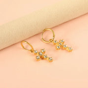 Aretes Cruz Circones Waterproof - Joya en acero inoxidable enchapado en oro 18k - D'Merys