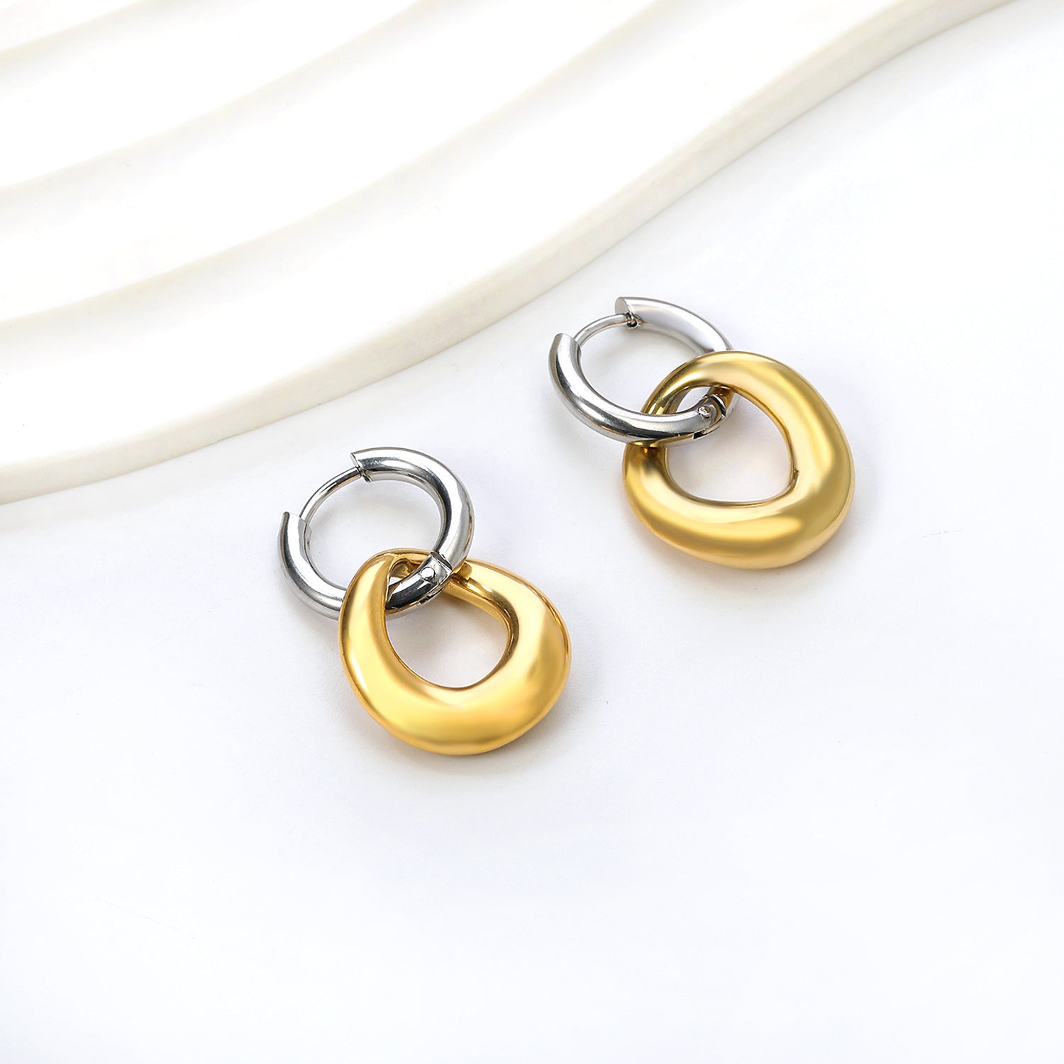 Aretes Dual Chic Waterproof - Joya en acero inoxidable enchapado en oro 18k - D'Merys