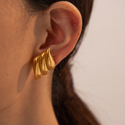 Aretes Flamma Waterproof - Joya en acero inoxidable enchapado en oro 18k - Azzia joyería