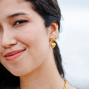 Aretes Lazo Corazón Waterproof - Joya en acero inoxidable enchapado en oro 18k - Azzia joyería