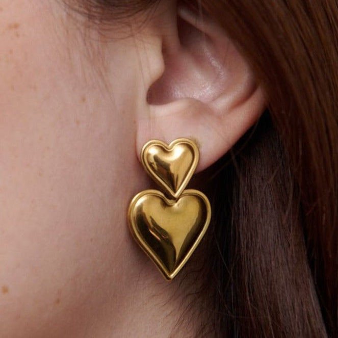Aretes Love Corazón Waterproof - Joya en acero inoxidable enchapado en oro 18k - D'Merys