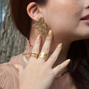 Aretes Lucia Mariposa Waterproof - Joya en acero inoxidable enchapado en oro 18k - D'Merys
