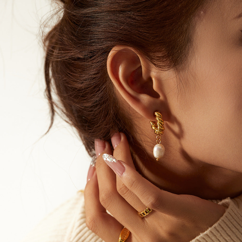 Aretes Perlitas Colgantes Waterproof - Joya en acero inoxidable enchapado en oro 18k - D'Merys