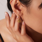 Aretes Sol Radiante Waterproof - Joya en acero inoxidable enchapado en oro 18k - D'Merys