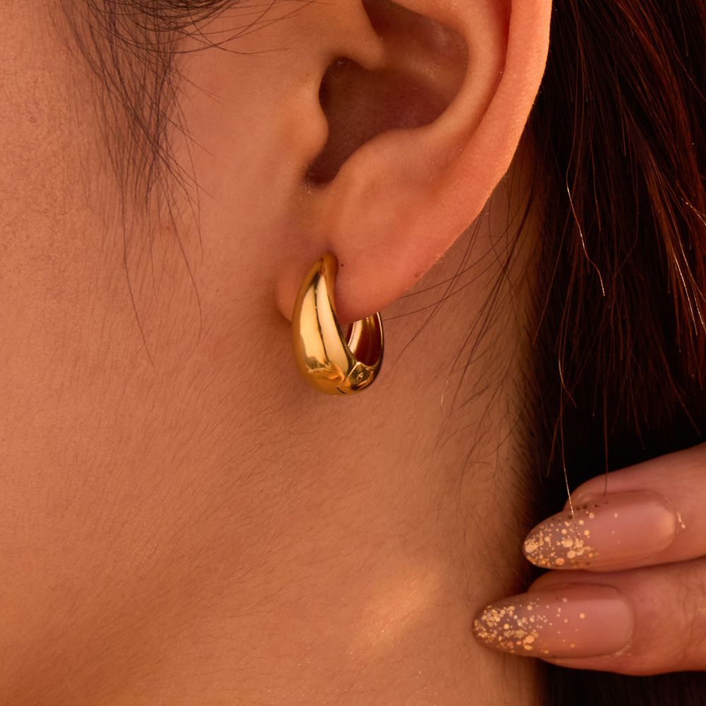 Argollas Lisa Clásica Waterproof: Argollas de acero quirúrgico que no se despintan. Ideales para el uso diario. ¡Elegancia duradera! Azzia Joyeria
